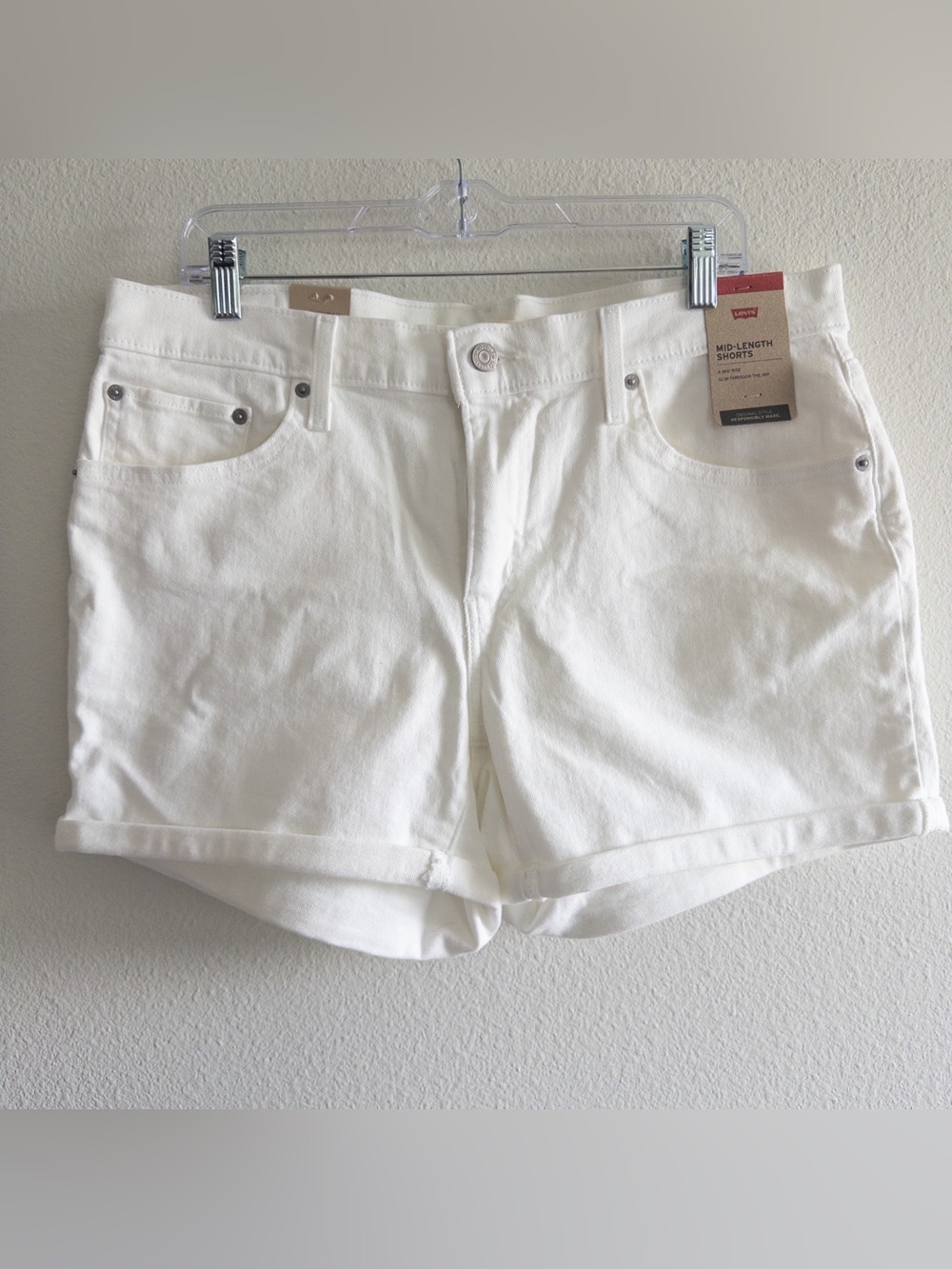 NWT Levi's Mid-Length Shorts size 33